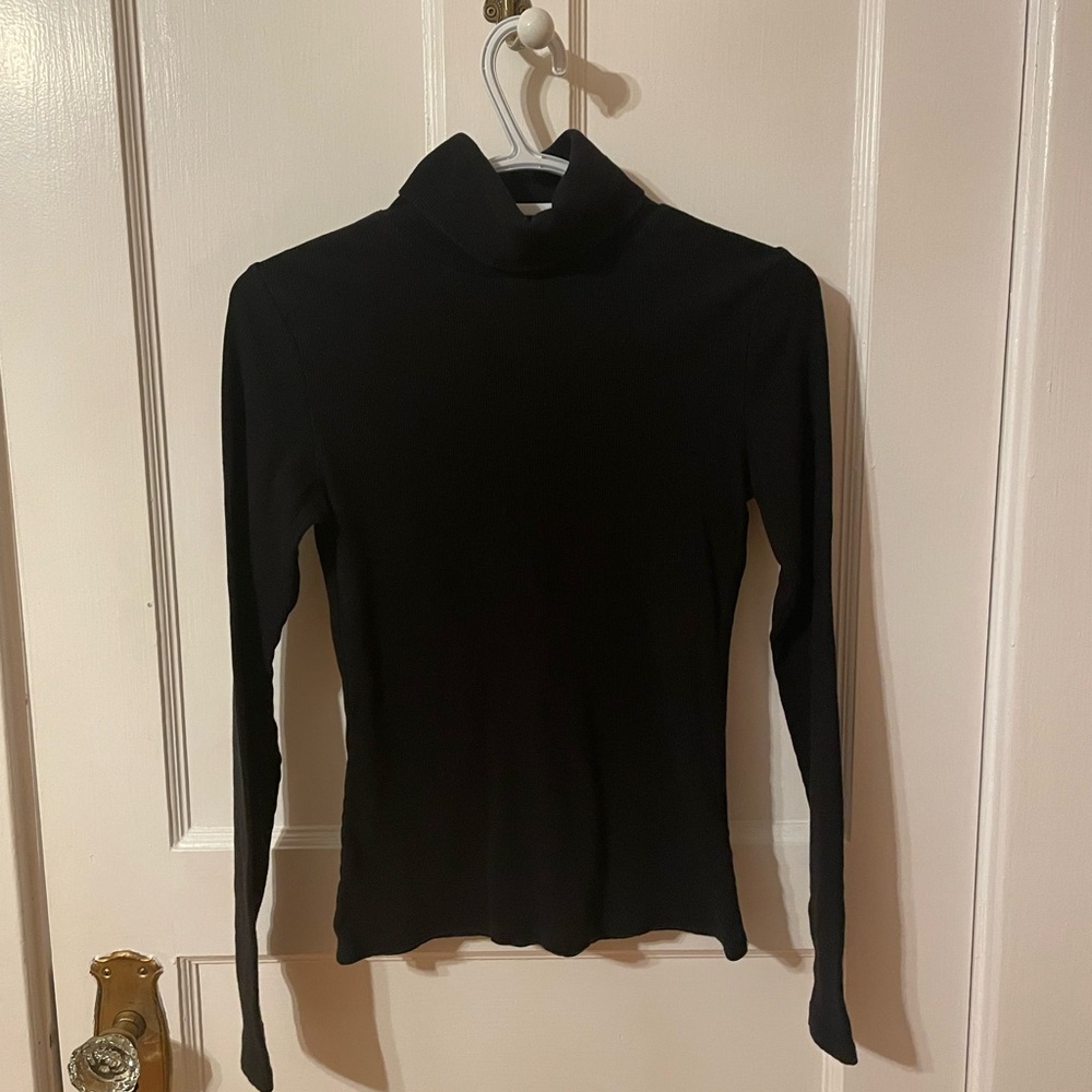 2025 SALE! Simons Twik cotton, rib knit turtleneck, black. Size Small.